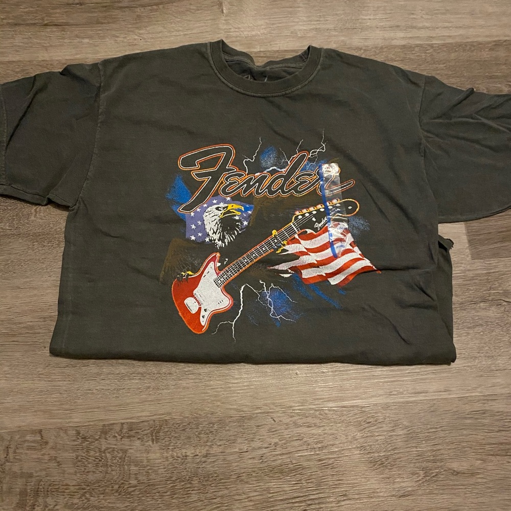 Fender tee // not a crop